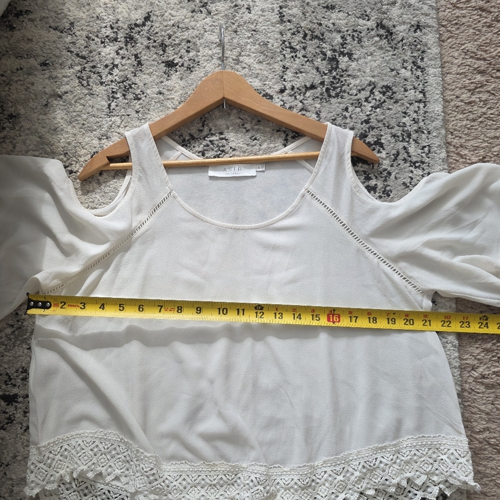 ASTR The Label Boho Crochet Open Shoulder Blouse Off White Womens M Cottage Core - Picture 7 of 7